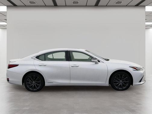 2019 Lexus ES 300h Luxury