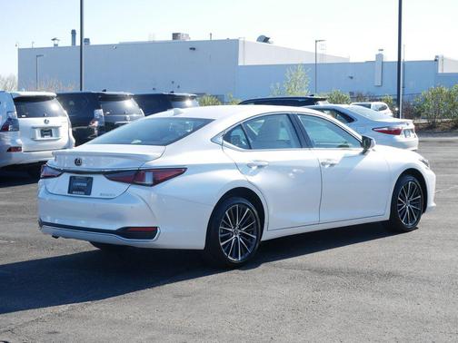 Eminent White Pearl 2025 Lexus ES 300h Base