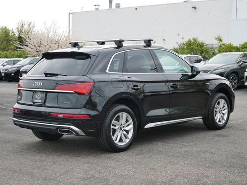 Mythos Black Metallic 2023 Audi Q5 45 S line Premium