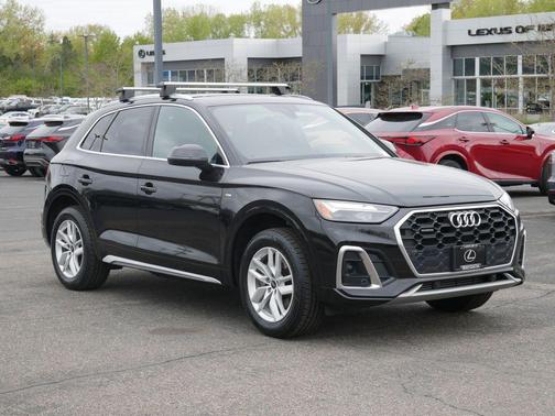 Mythos Black Metallic 2023 Audi Q5 45 S line Premium