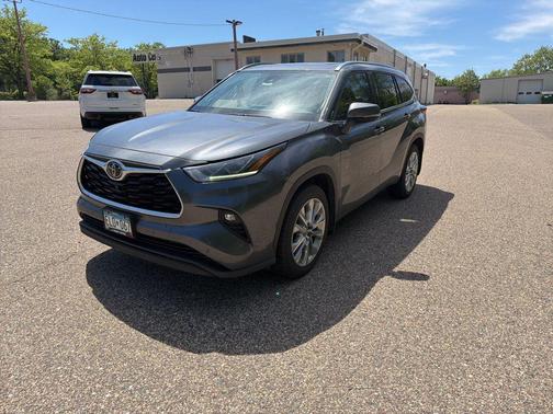 Magnetic Gray Metallic 2020 Toyota Highlander Limited