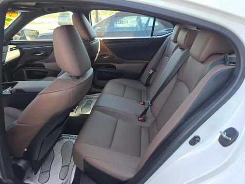 Eminent White Pearl 2023 Lexus ES 350 Base