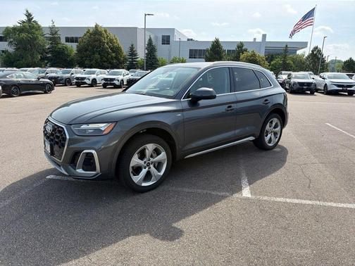 Daytona Gray Pearl Effect 2025 Audi Q5 45 S line Premium Plus
