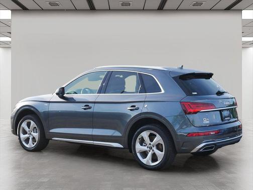 Daytona Gray Pearl Effect 2025 Audi Q5 45 S line Premium Plus