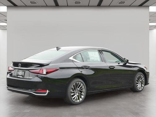 2025 Lexus ES 300h Luxury