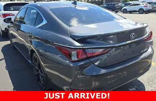 2022 Lexus ES 300h F SPORT