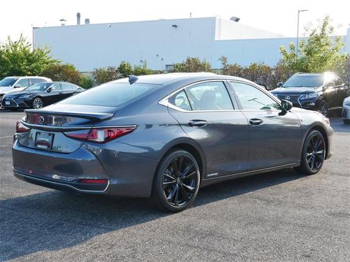 2022 Lexus ES 300h F SPORT