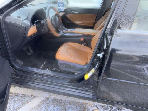 2022 Toyota Avalon Hybrid Limited