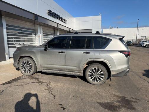 2022 Lexus LX 600 Premium