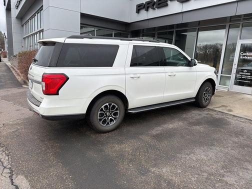 Star White Metallic Tri-Coat 2022 Ford Expedition Max XLT