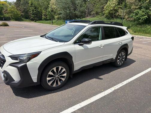 Crystal White Pearl 2023 Subaru Outback Limited