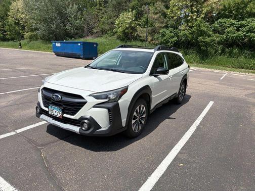 Crystal White Pearl 2023 Subaru Outback Limited