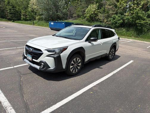 Crystal White Pearl 2023 Subaru Outback Limited