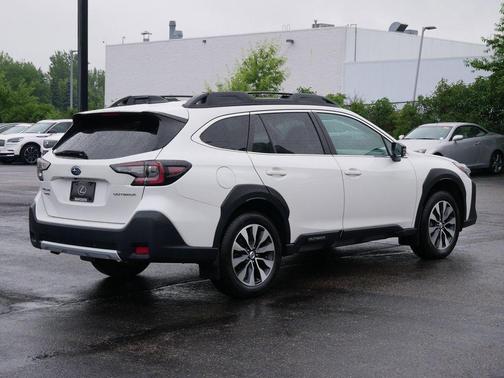 Crystal White Pearl 2023 Subaru Outback Limited