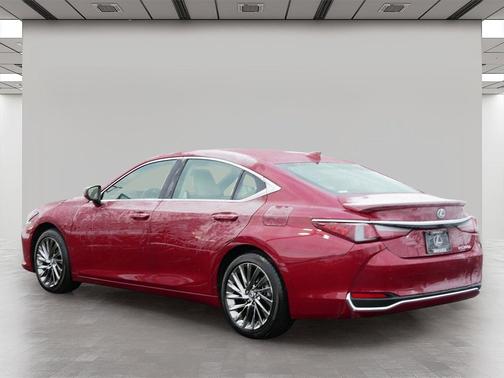 2025 Lexus ES 300h Ultra Luxury