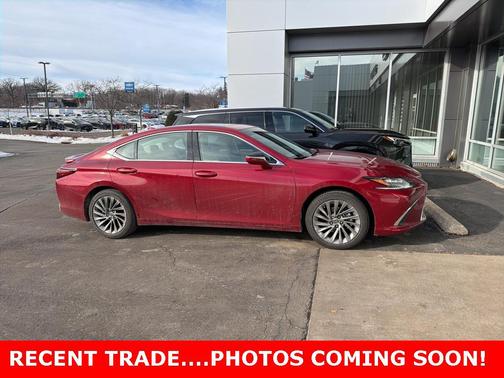 2025 Lexus ES 300h Ultra Luxury