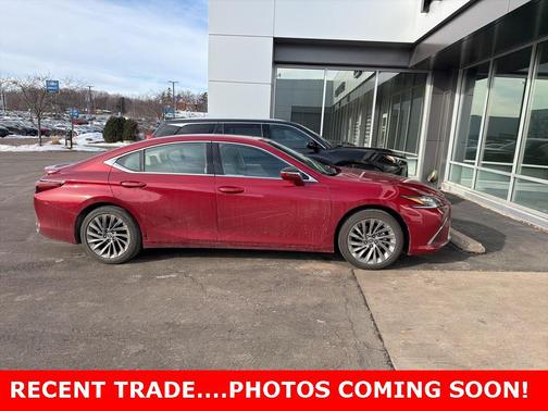 2025 Lexus ES 300h Ultra Luxury