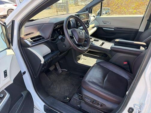 Wind Chill Pearl 2022 Toyota Sienna Platinum