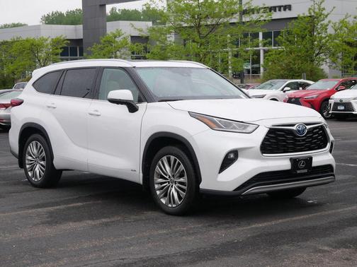 Wind Chill Pearl 2023 Toyota Highlander Hybrid Platinum