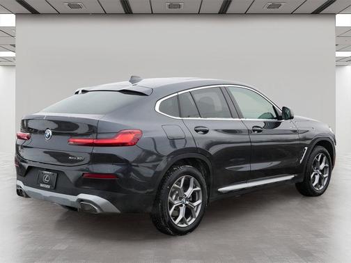 2024 BMW X4 xDrive30i