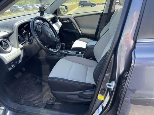 Magnetic Gray Metallic 2018 Toyota RAV4 Hybrid XLE
