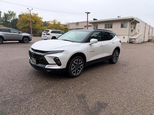 Iridescent Pearl Tricoat 2025 Chevrolet Blazer RS