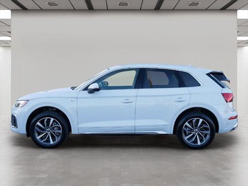 Glacier White Metallic 2023 Audi Q5 45 S line Premium Plus