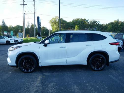 2022 Toyota Highlander Platinum