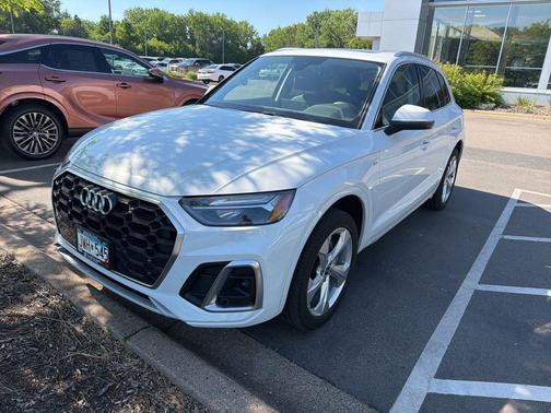 Glacier White Metallic 2023 Audi Q5 45 S line Premium Plus