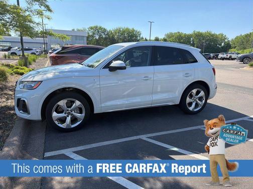 Glacier White Metallic 2023 Audi Q5 45 S line Premium Plus