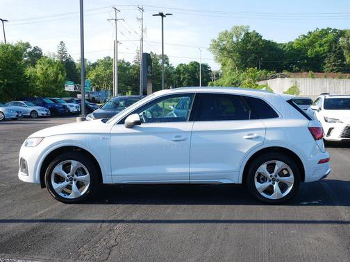 Glacier White Metallic 2023 Audi Q5 45 S line Premium Plus