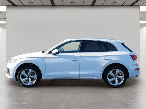 Glacier White Metallic 2023 Audi Q5 45 S line Premium Plus