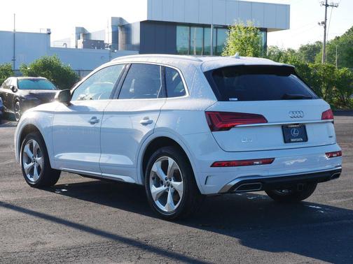 Glacier White Metallic 2023 Audi Q5 45 S line Premium Plus