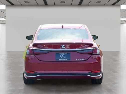 2025 Lexus ES 300h Ultra Luxury