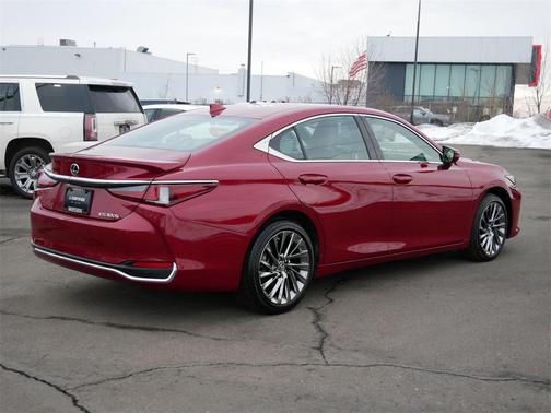 2025 Lexus ES 300h Luxury