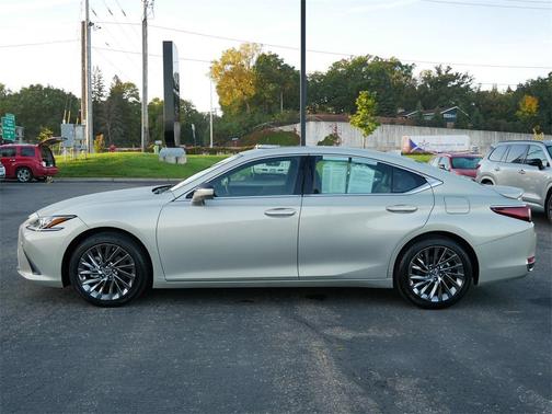 2025 Lexus ES 300h Luxury