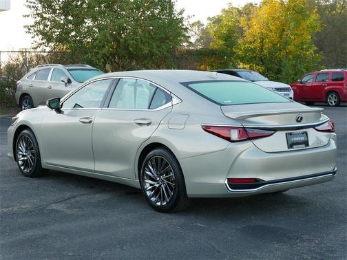 2025 Lexus ES 300h Luxury