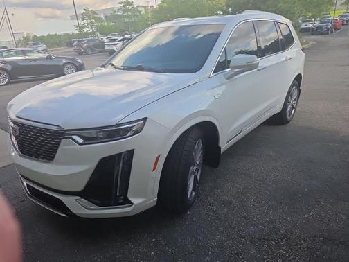 Crystal White Tricoat 2020 Cadillac XT6 Premium Luxury AWD