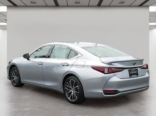 2024 Lexus ES 300h F SPORT Design