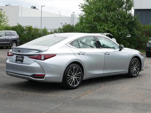 2024 Lexus ES 300h F SPORT Design