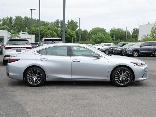 2024 Lexus ES 300h F SPORT Design