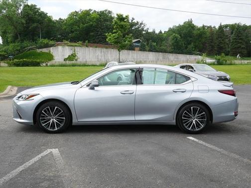 2024 Lexus ES 300h F SPORT Design