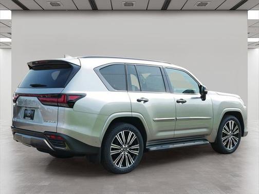 2025 Lexus LX 700h Luxury
