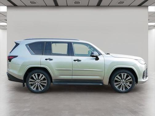 2025 Lexus LX 700h Luxury