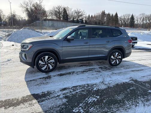 2024 Volkswagen Atlas 2.0T SE w/Technology 4MOTION