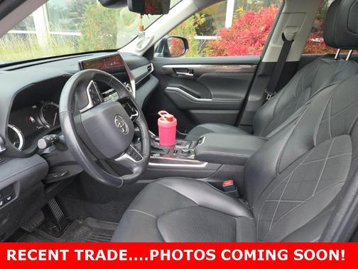 2022 Toyota Highlander Platinum