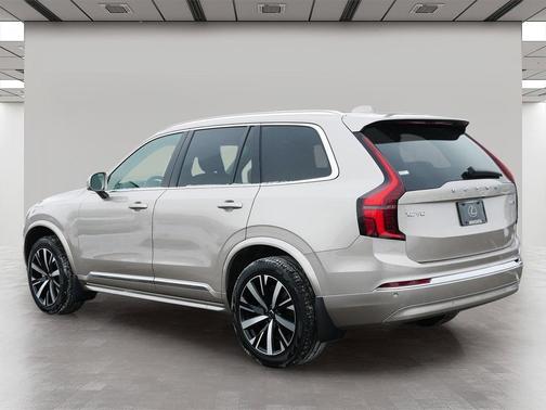 2025 Volvo XC90 B5 Core