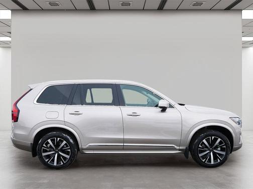2025 Volvo XC90 B5 Core