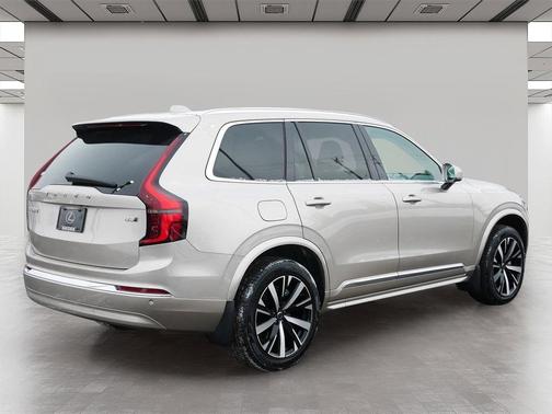 2025 Volvo XC90 B5 Core
