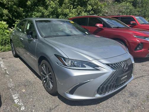 2025 Lexus ES 300h Luxury